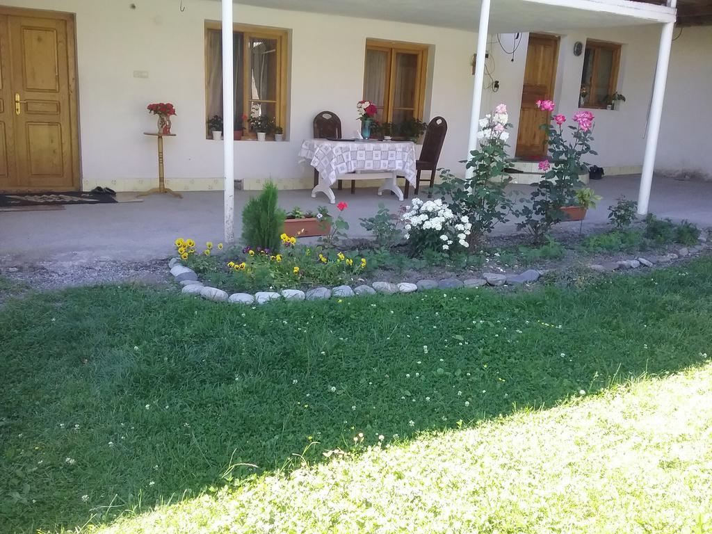 Guest House Anisa Birkiani 外观 照片